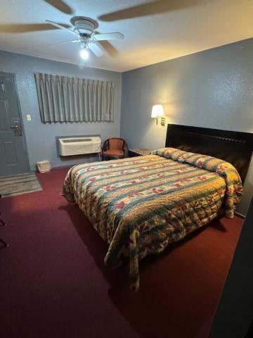 Pratt Budget Inn Екстериор снимка