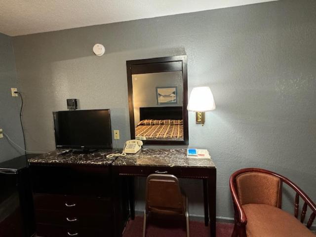 Pratt Budget Inn Екстериор снимка